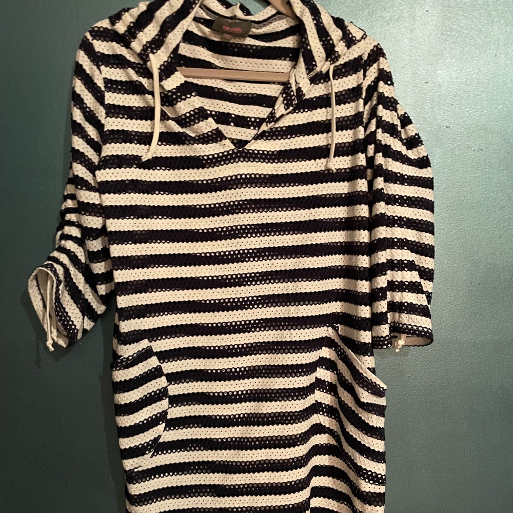 Navy/white striped top